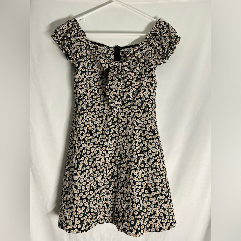 May Floral Dresss Size small Sun dress